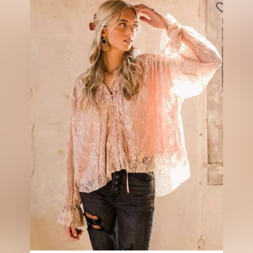 Gimmicks by BKE Lace Top